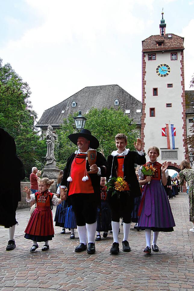 Bild 10: Waldshuter Chilbi 2025: So viel Freude macht der Festumzug in der Kaiserstraße - die schönsten Bilder