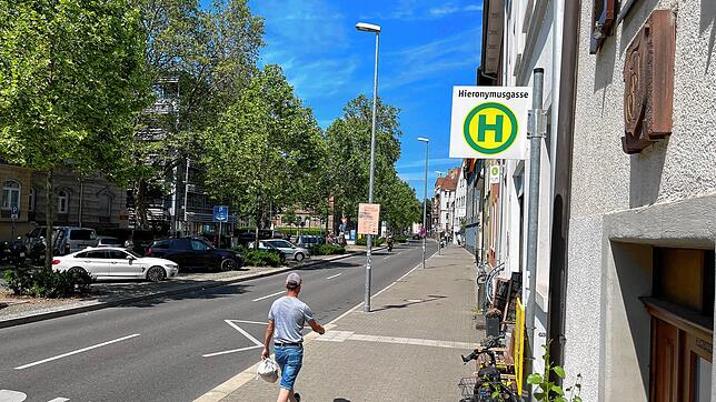 So sehen viele Bushaltestellen in Konstanz und den Ortsteilen aus. Das soll sich ändern &ndash; aber besonders flott geht&lsquo;s nicht ...