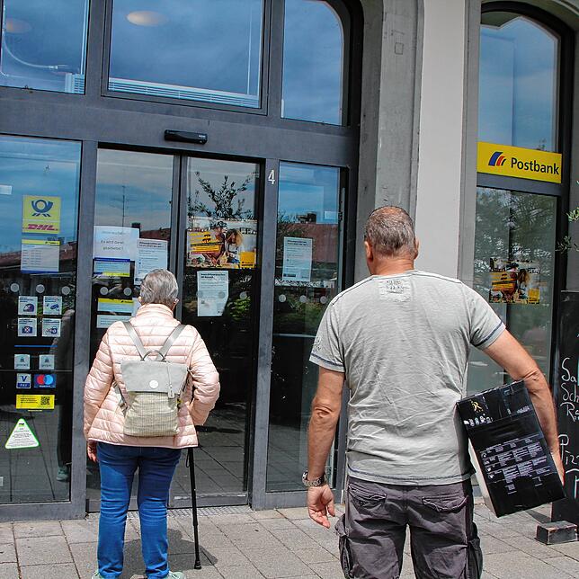 Die Poststelle an der Marktstätte bleibt am Montag, 14. Juli, geschlossen. Viele Konstanzer stehen vor verschlossenen Türen und wundern ...