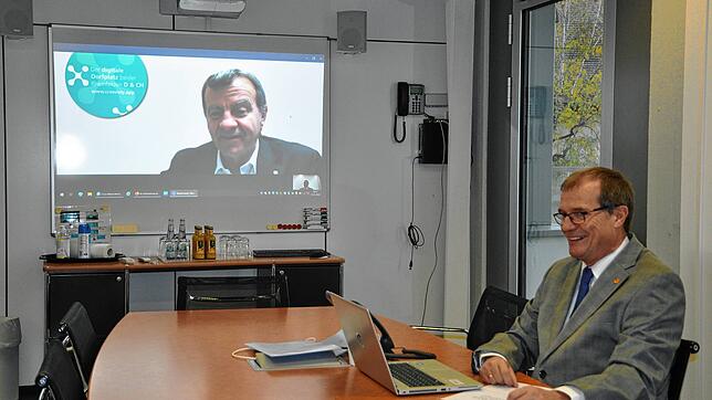 Stadtammann Franco Mazzi und Oberbürgermeister Klaus Eberhardt freuen sich  auf den Aufbau der gemeinsamen Plattform Crossiety. Aktuelle ...