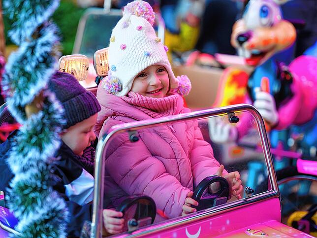 Bild 12: Endlich wieder Weihnachtsmarkt! Besucher und Betreiber genießen die Bodensee-Weihnacht