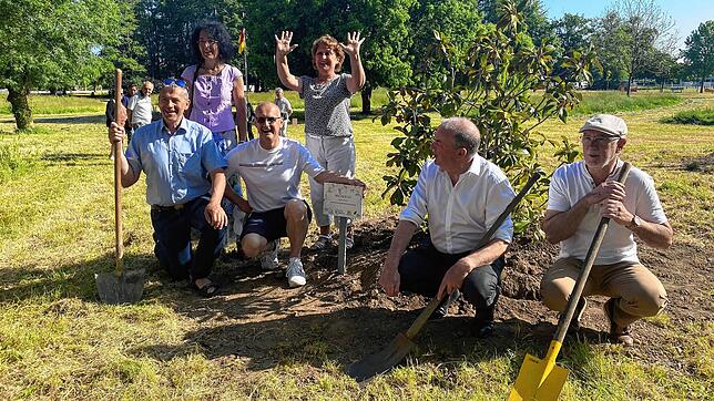 Am 28. Mai 2023 wurde in Machecoul ein Magnolienbaum gepflanzt. In Ühlingen folgt die Pflanzung einer Eiche im Mehrgenerationenpark. Die ...
