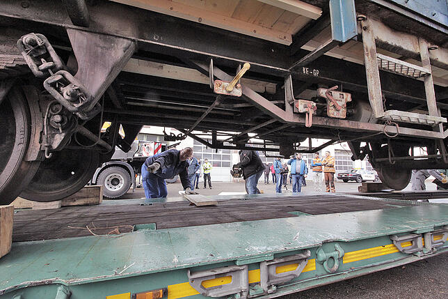 Bild 27: Bilder vom Waggon-Transport von Villingen nach Lenzkirch-Gutachbrücke
