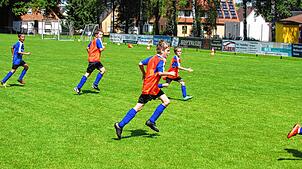 Im Sommer geht es beim Jugendcamp im Jahnstadion um das Erlernen technischer Fertigkeiten. Die Teilnehmer können das ...