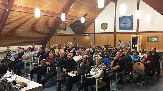 Große Resonanz auf die Informationsveranstaltung zum Thema Glasfaserstruktur in Teilen der Altgemeinde Homberg im Feuerwehrgerätehaus in ...