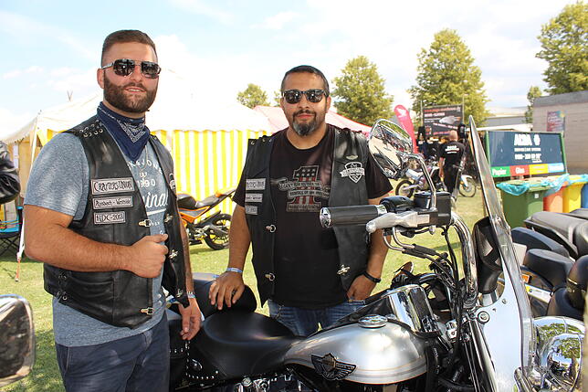 David, der früher mal in Pfullendorf gewohnt hat, und Deniz (rechts) vom Harley-Davidson-Club „Crafters Union“ aus Ansbach.
