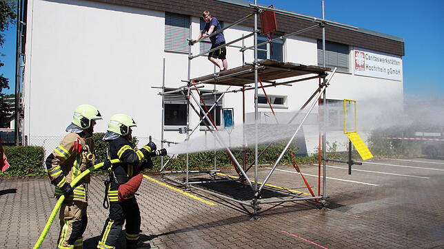 Für das bronzene Leistungsabzeichen musste die Feuerwehr Waldshut-Tiengen einen Löschangriff starten und eine Menschenrettung durchführen.