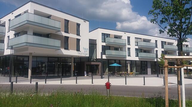 Ein Jahr Haus am Teuringer in Oberteuringen: Unter einem Dach befinden sich unter anderem Wohnungen, Kindertagesstätte, Mediathek, Café ...