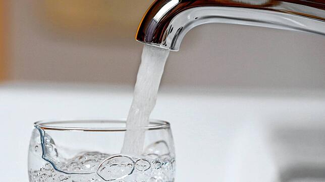Die Chemikalie Trifluoracetat (TFA) belastet zunehmend das Trinkwasser. Davor warnt jetzt die Arbeitsgemeinschaft der Wasserwerke ...