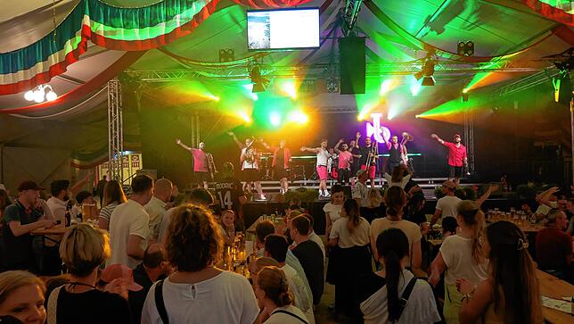 Bild 28: Volles Zelt und super Stimmung auf der Chilbi 2025 in Waldshut – Die besten Bilder