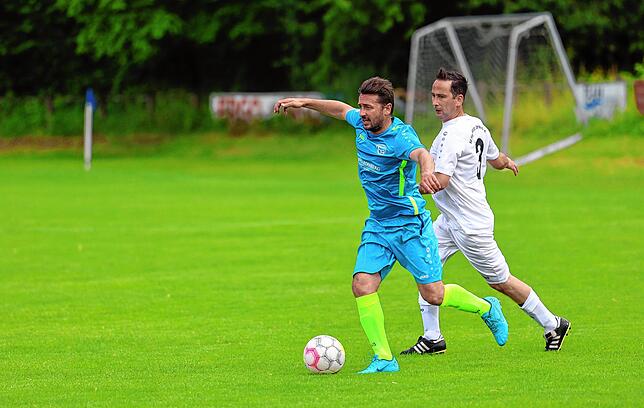 Bild 6: Ü40-Männer des FC Radolfzell stehen nach 6:0 gegen Pfaffenweiler/Ehrenkirchen im Verbandspokalfinale
