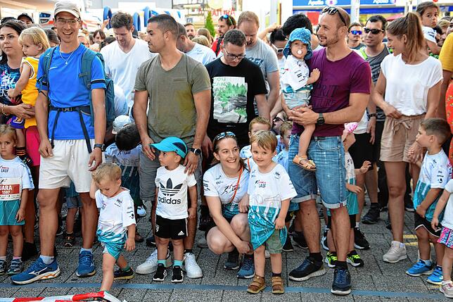 Bild 4: So viele sind beim 14. Trompeterlauf in Bad Säckingen dabei! Hier die Bilder der jüngsten Läufer