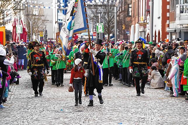 Bild 11: Die besten Bilder vom Schmutzigen Donnerstag in Donaueschingen: Kinderumzug begeistert!