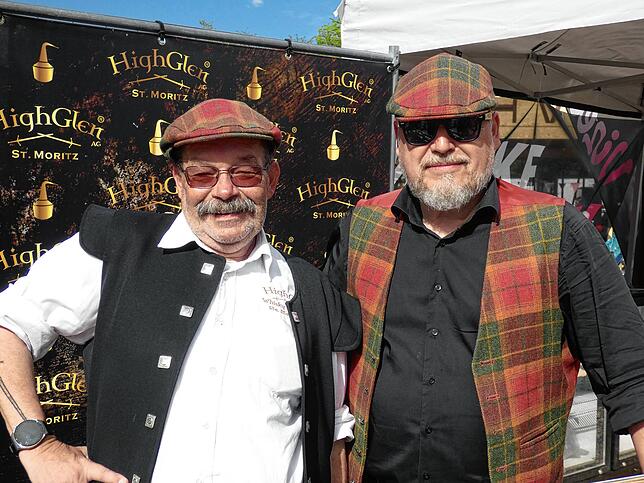 Bild 23: Bilder von der Jahrhundertparty im Festzelt mit Live-Acts und mega Stimmung