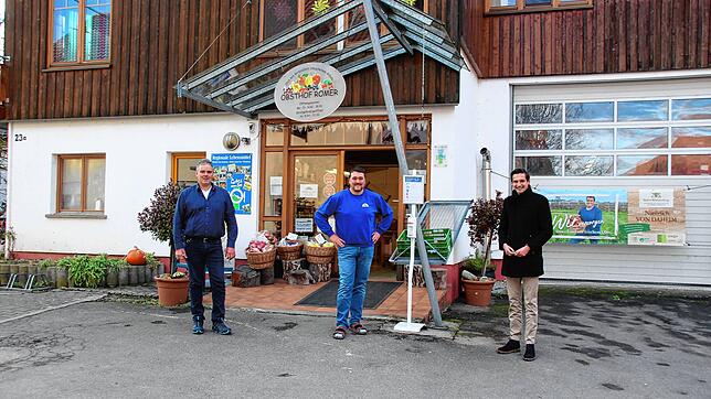 Landwirt Martin Schneble aus Duchtlingen, Thomas Romer vom gleichnamigen Obsthof in Litzelstetten und CDU-Landtagskandidat Levin ...