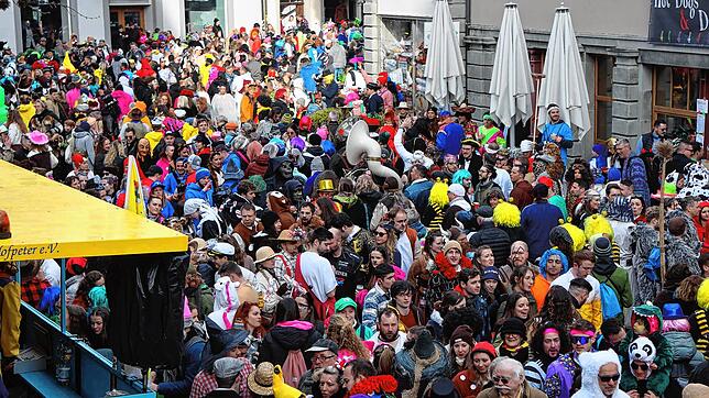 (Archivbild) Ab ins Häs und raus auf die Gass! Schon bei der vergangenen Fasnacht gab es kein Halten mehr und auch in dieser Woche ...