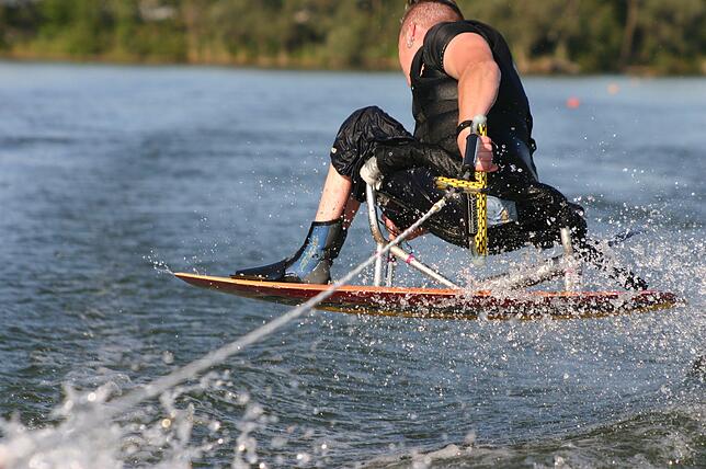 Roland Benker vor einigen Jahren beim Trickski-Training in Braisach.
