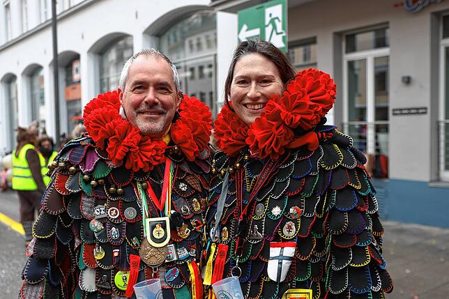 Bild 24: Schmotziger Dunschtig 2024: Auf und vor der Marktstätten-Bühne gibt es kein Halten mehr