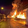 Beim Eintreffen der Feuerwehren standen die Lastwagen bereits im Vollbrand.