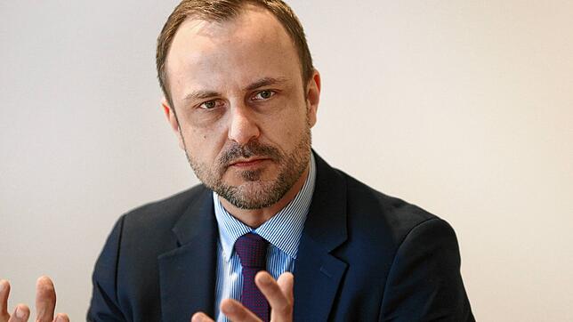Peter R. Neumann ist Politikwissenschaftler und gilt als Experte für Terrorismus. Er ist Gründer des International Centre for the Study ...