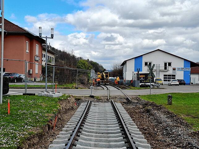 Während der Osterferien ist die Hauptstraße in Stühlingen wegen Arbeiten am Bahnübergang komplett für den Verkehr gesperrt.