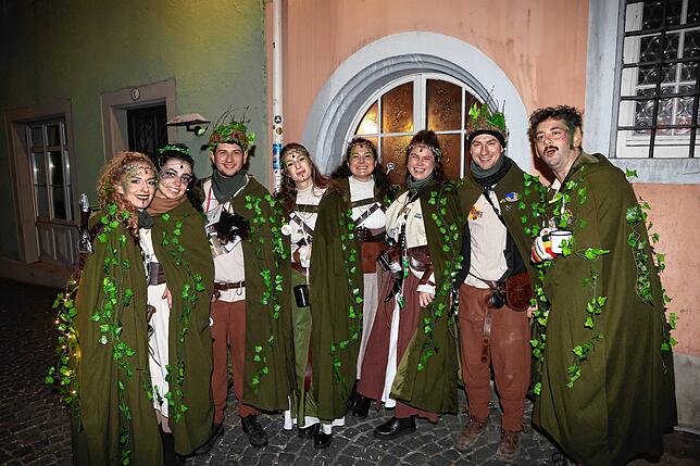 Bild 30: Konstanzer Straßenfasnacht 2025: Am Fasnachtssamstag werden Besenwirtschaften gestürmt