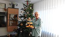Seit geraumer Zeit ist Ludmila Fischer mit den Vorbereitungen für Weihnachten beschäftigt. Hier präsentiert sie Kleingebäck vor dem ...