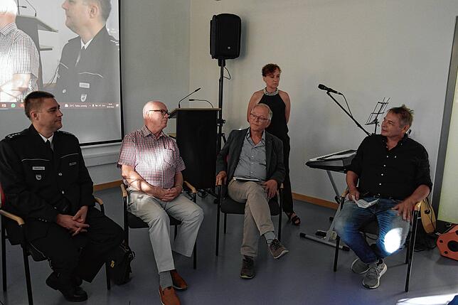 Erinnerungen an den Einsatz vor 20 Jahren (von links): Oliver Weißflog vom Polizeipräsidium Ravensburg, Erster Polizeihauptkommissar ...