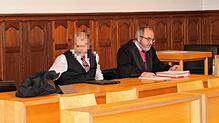 Schwieriger Nachbar vor Gericht: Der Klageführer und sein Anwalt vor dem Landgericht Rottweil.