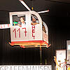 In die Luft: Die beiden Bewerber um den Rathaussessel gingen gemeinsam mit dem Hubschrauber in luftige Höhen, um Grafenhausen von oben ...