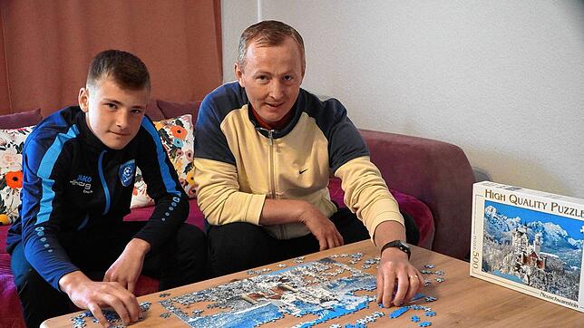 Zoltan Batki (45) und sein Sohn Albert (12) kommen aus Rumänien. Im großen Singener Puzzle, das aus vielen Nationen besteht, bilden die ...