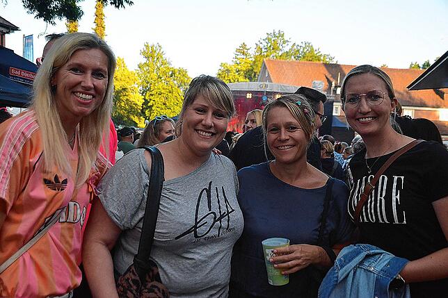 Bild 23: Papis Pumpels sorgen für grandiose Stimmung auf dem Rathausplatz in Bad Dürrheim