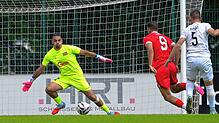Zweimal musste der Villinger Torhüter Andrea Hoxha gegen Türkspor Nekarsulm Pascal Sohm) hinter sich greifen. Seiner enttäuschenden Elf ...