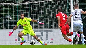 Zweimal musste der Villinger Torhüter Andrea Hoxha gegen Türkspor Nekarsulm Pascal Sohm) hinter sich greifen. Seiner enttäuschenden Elf ...