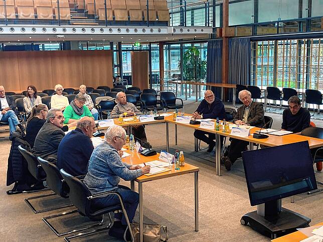 Der Kreiswahlausschuss prüft die eingereichten Wahlvorschläge bei seiner Sitzung im Landratsamt.