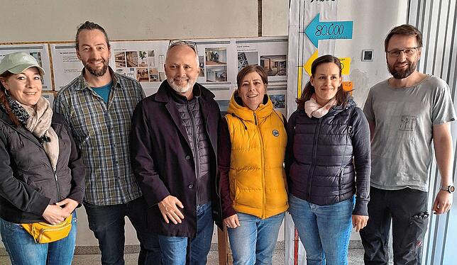 Die Initiatoren Carolin Ast (Dritte von rechts) und Thomas Hinke (Zweiter von links) im Kreis der Beiräte der Initiative: Katharina ...