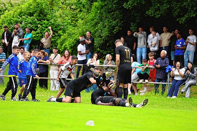Bild 30: Die Südsterne feiern! Unsere große Bildergalerie vom Relegationsspiel zwischen Singen und Laufenburg