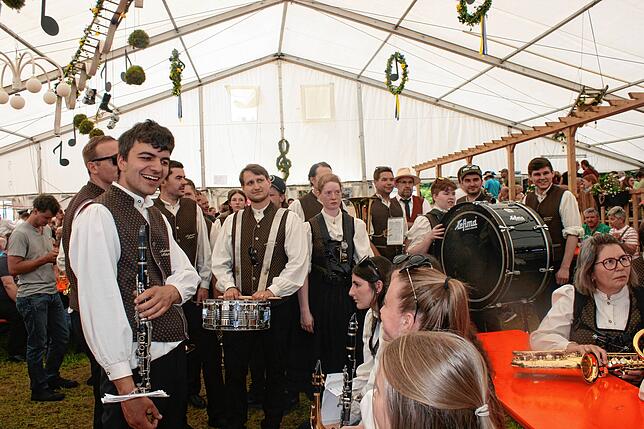 Bild 24: Gute Laune beim Bezirksmusikfest in Lausheim