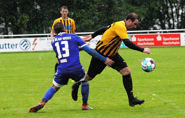Bild 6: Favorit SV BW Murg siegt im Dauerregen gegen den SV Nöggenschwiel mit 3:1 &ndash; und wir haben die Bilder!