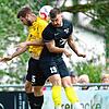 Marcel Huber (FC Gutmadingen, links) und Fabian Bader (FC Öhningen-Gaienhofen) nehmen sich hier nichts. Dennoch ist das Ergebnis ...