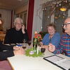 Hilde Frick, Michael Hennig, Renate Ill und Roland Wohlhüter parlieren am Französisch-Tisch im Mehrgenerationenhaus.