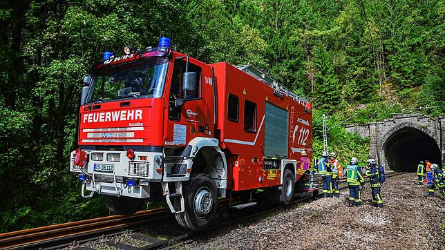 Das Hilfeleistungsfahrzeug Schiene, kurz Schienenfahrzeug der Feuerwehr St. Georgen wurde einst von der Deutschen Bahn zur Verfügung ...