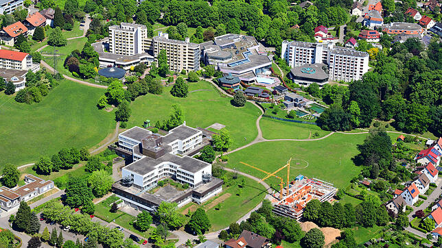 Blick aus der Vogelperspektive auf den Bad Säckinger Gesundheitscampus mit Kindergarten im Mai 2020. Hier sollen auch Appartements für ...