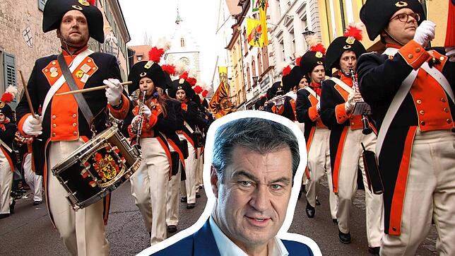 Ministerpräsident Markus Söder (unten im Bild) hat dieses Jahr die &bdquo;Große Narrenschelle&ldquo; des VSAN verliehen bekommen. In ...