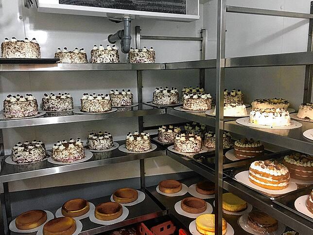 Die Mitglieder der Katholischen Frauengemeinschaft Deggenhausen-Lellwangen haben rund 60 Kuchen gebacken, die am Fasnetsdienstag ...