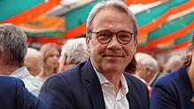 Georg Maier beim Schätzelemarkt in Tengen. Der Innenminister Thüringens stammt aus dem Hegau, wurde in Singen geboren und ist in ...