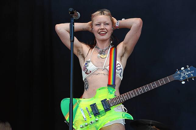 Bild 14: Southside Festival 2025: Der Auftritt von Wet Leg in Bildern