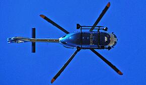 Der Polizeihubschrauber kreiste in der Nacht zum Donnerstag über der Stadt.