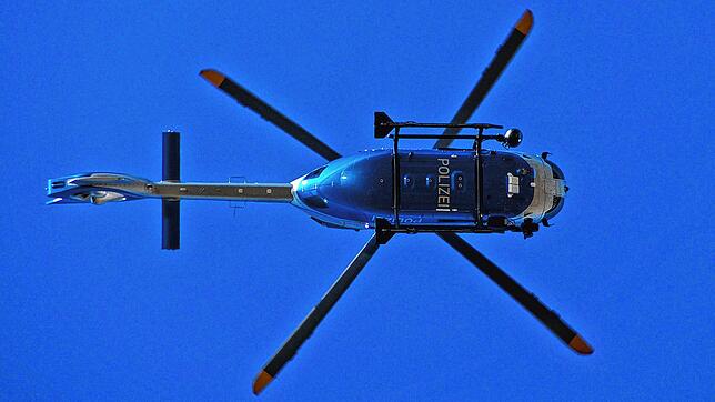 Die Polizei suchte unter anderem mit einem Hubschrauber nach einer vermissten Person in Überlingen.