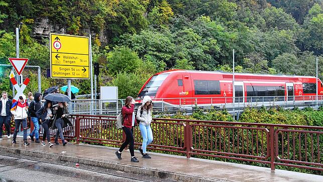 Momentan wird die Wutachtalbahn als &bdquo;Schülerzug&ldquo; und Zubringer zur Museumsbahn nach Weizen genutzt. Eine Machbarkeitsstudie ...